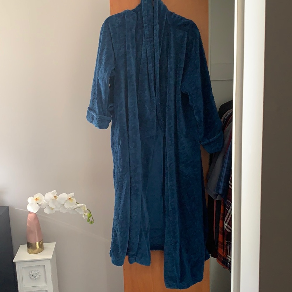 Soft women’s robe with pockets!